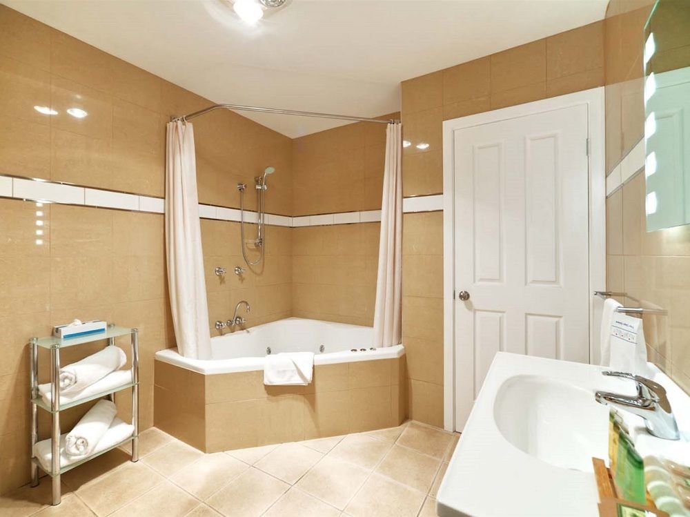 בורני Beachfront Voyager Motor Inn מראה חיצוני תמונה