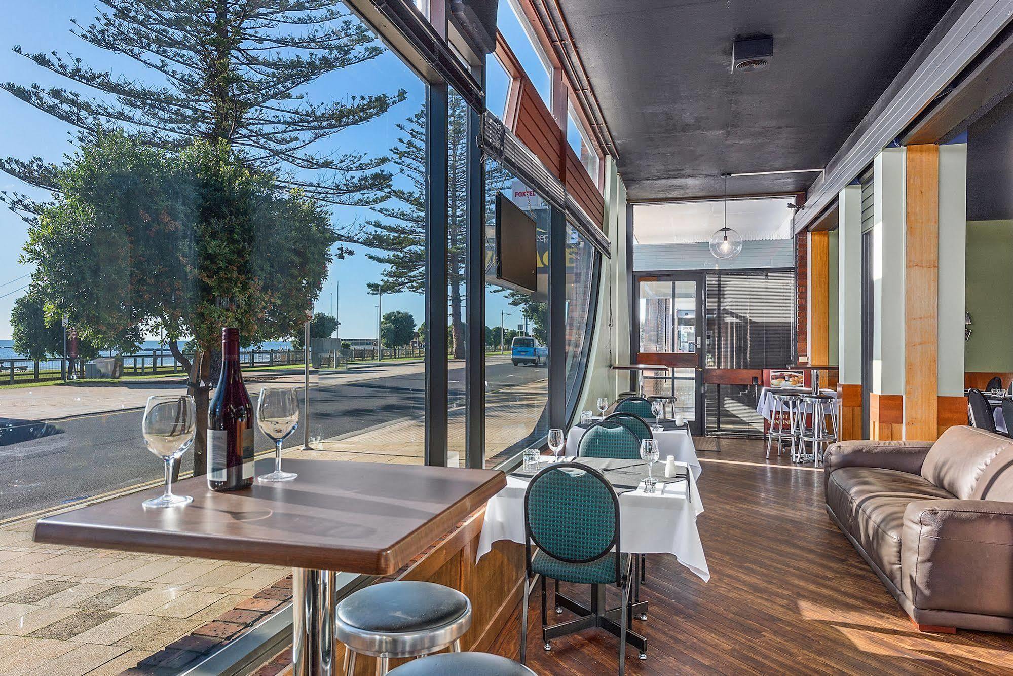 בורני Beachfront Voyager Motor Inn מראה חיצוני תמונה