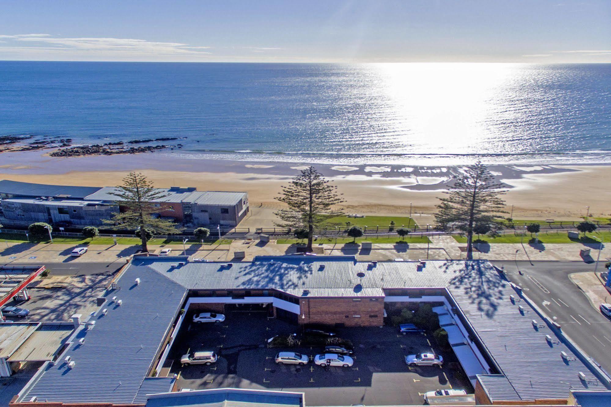 בורני Beachfront Voyager Motor Inn מראה חיצוני תמונה