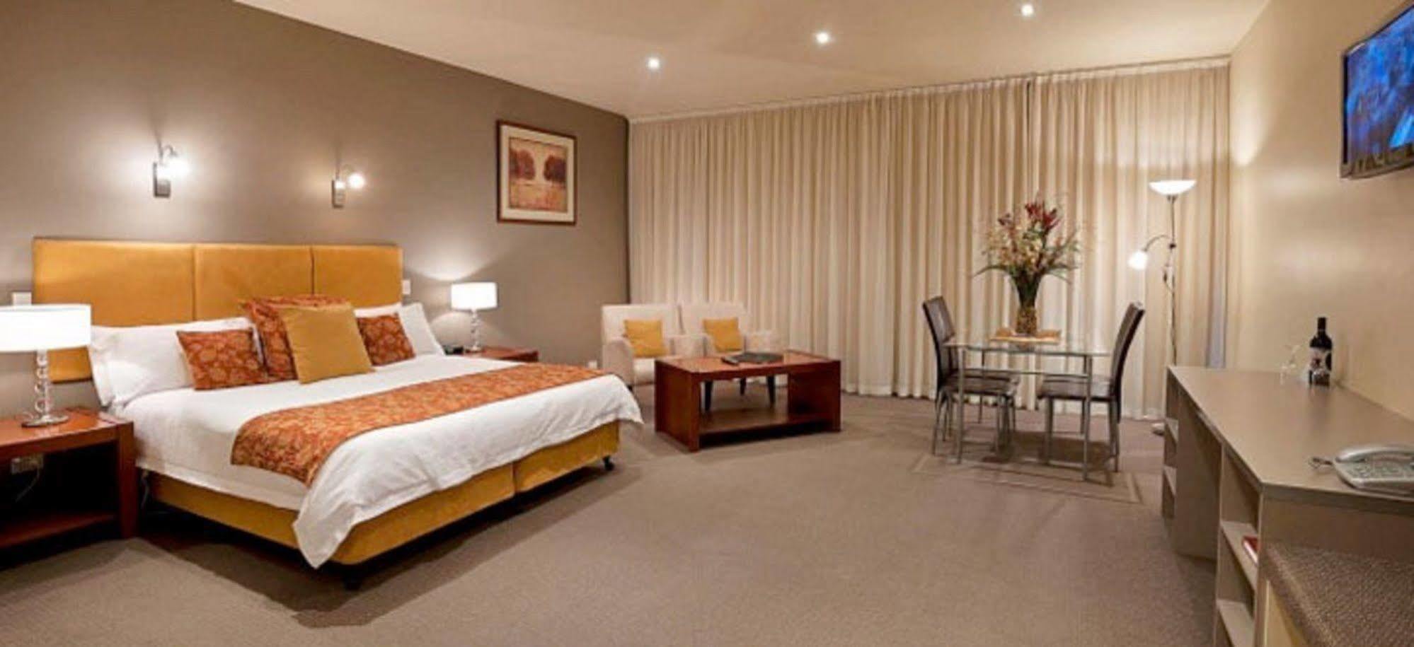 בורני Beachfront Voyager Motor Inn מראה חיצוני תמונה